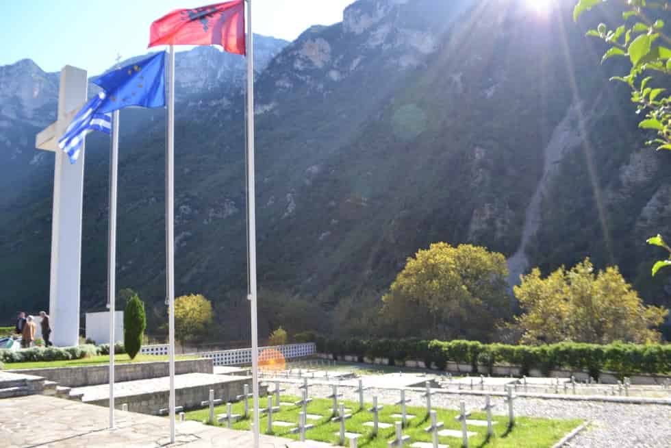 Εκδήλωση φόρου τιμής και μνήμης στα Στρατιωτικά νεκροταφεία στην Αλβανία την 28-10-2014 