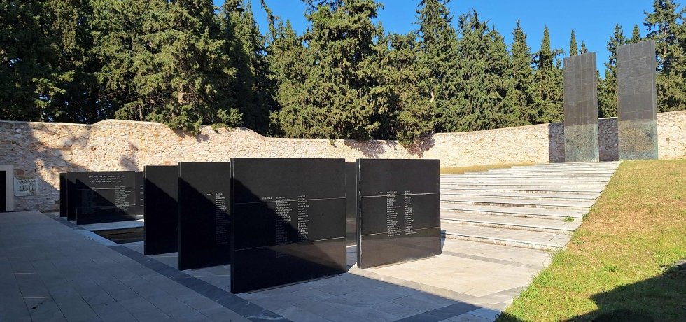 Οι 200 εκτελεσθέντες πατριώτες στο σκοπευτήριο της Καισαριανής 1-5-1944 