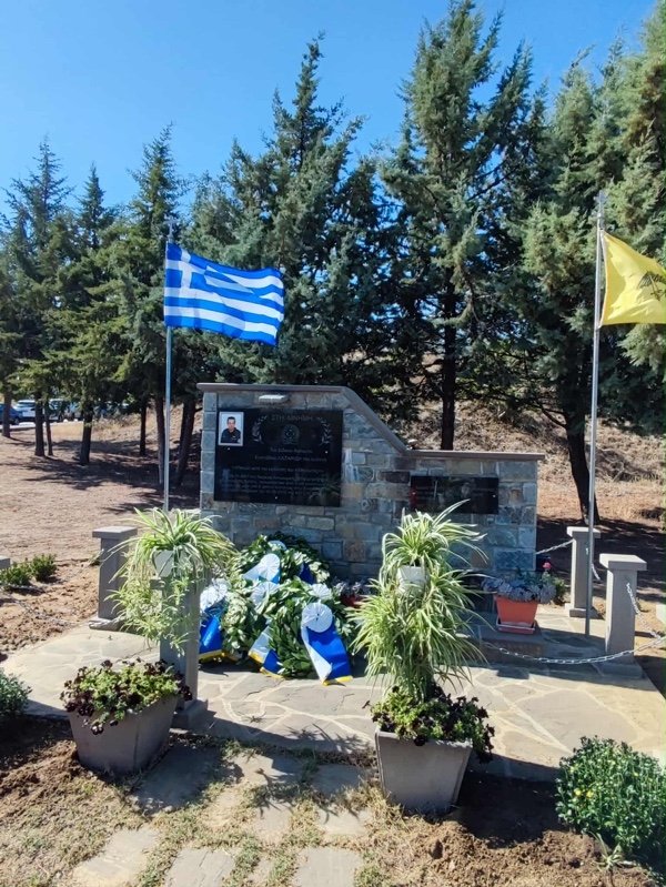 ΜΝΗΜΕΙΟ Αστυνόμου Β  ΛΑΖΑΡΙΔΗ Ευσταθίου στο Τσοτύλι Κοζάνης 
