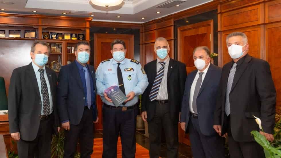 Επίσκεψη και επίδοση στον κ. Αρχηγό ΕΛ.ΑΣ. τιμητικής πλακέτας από τα μέλη του Δ.Σ. της Π.Ο.Α.Σ.Α.