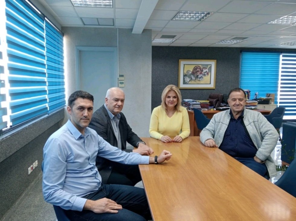Ο Πρόεδρος & ο Γ.Γ. της Ένωσης Αποστράτων Σ.Σ. Ν Εύβοιας στον κ Δήμαρχο Χαλκίδος 